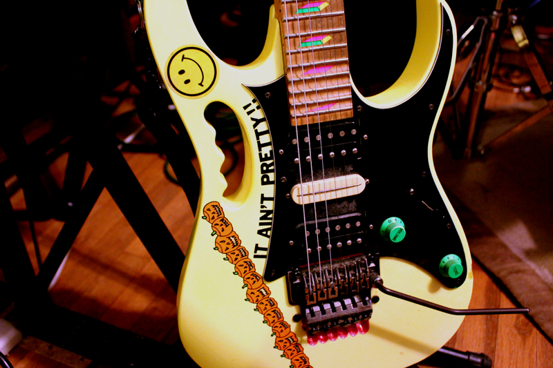 Yeller_Vai_1800_02
